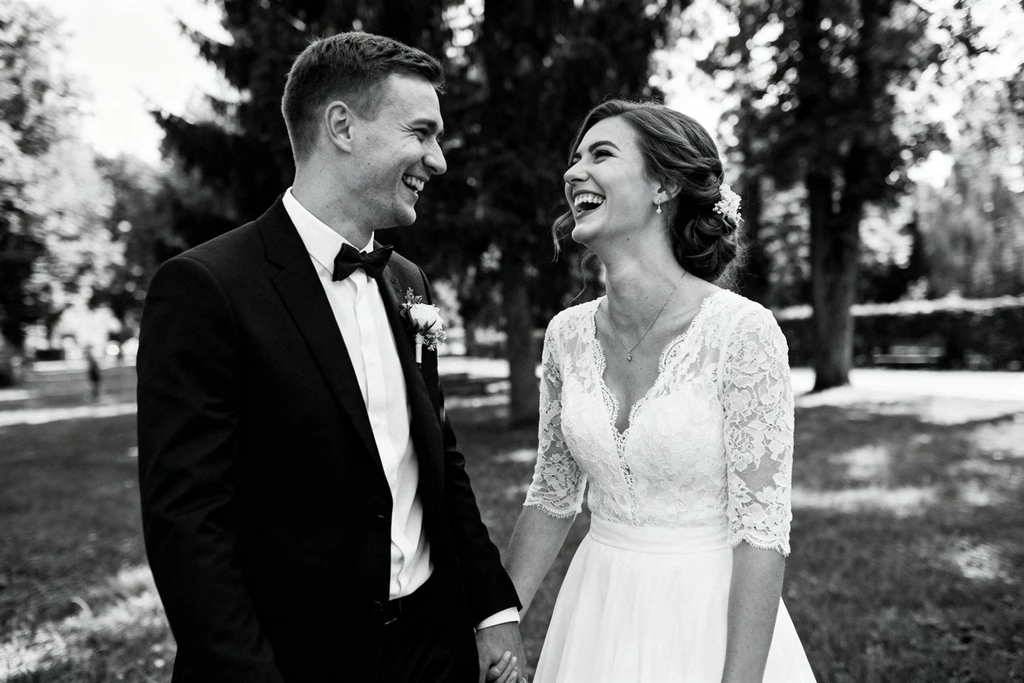 Państwo młodzi - ślubna fotografia czarno-biała