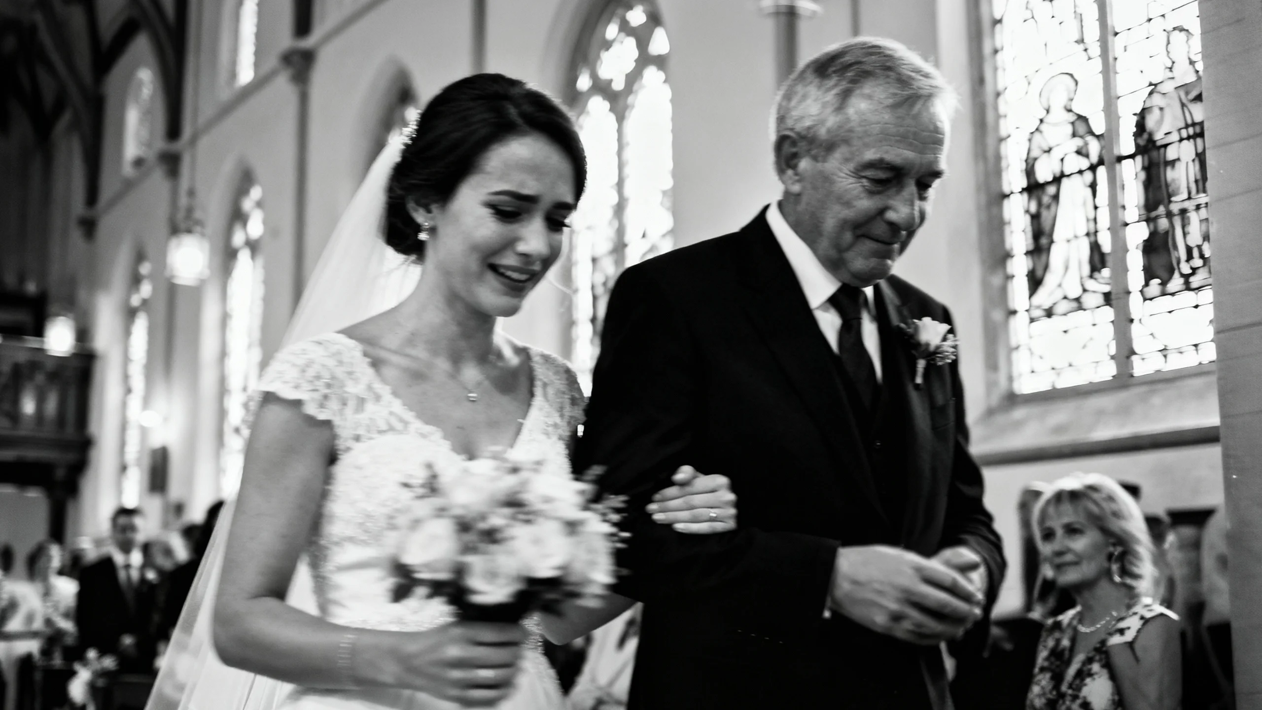 Ślub kościelny - panna młoda z ojcem